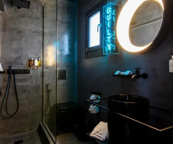 She Mykonos Boutique 3*