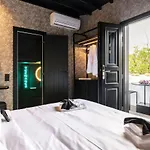 She Mykonos Boutique 3*